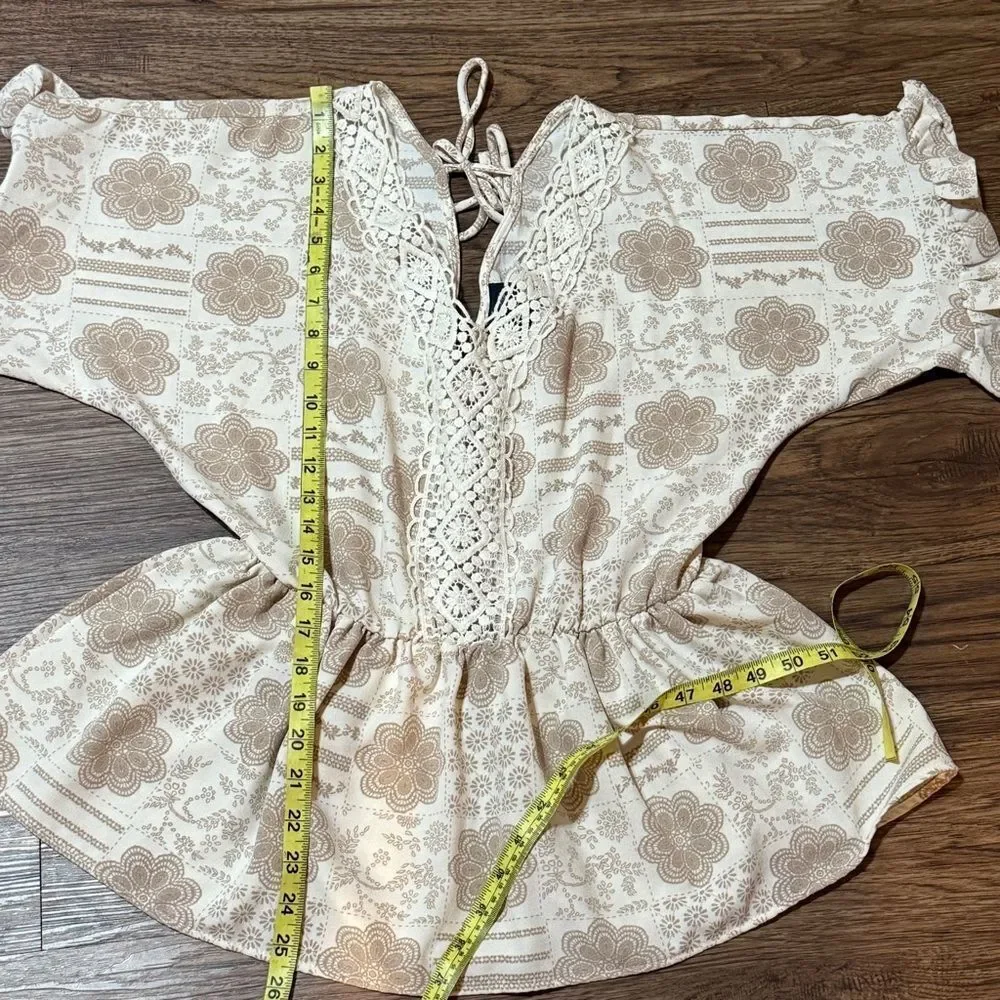 Daytrip Medallion Print Peplum Top Ivory Tan Size Small - Picture 7 of 10
